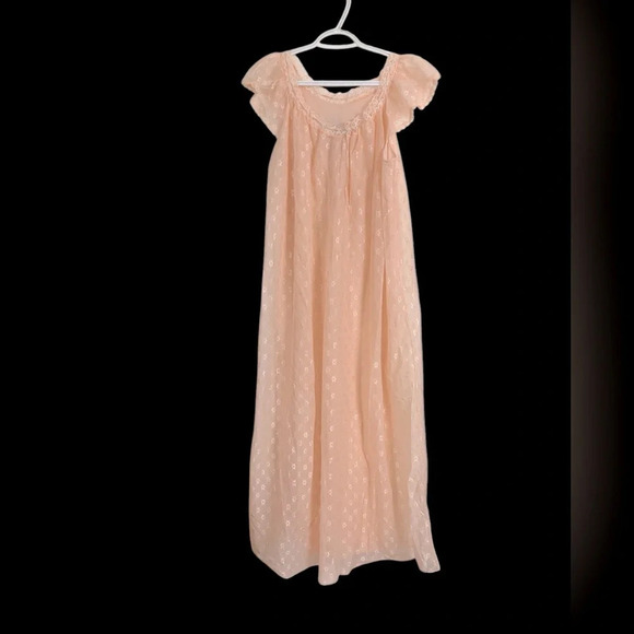 Vintage Pale Peach Lined Nightgown w Cap Sleeves and Lace - Picture 4 of 12